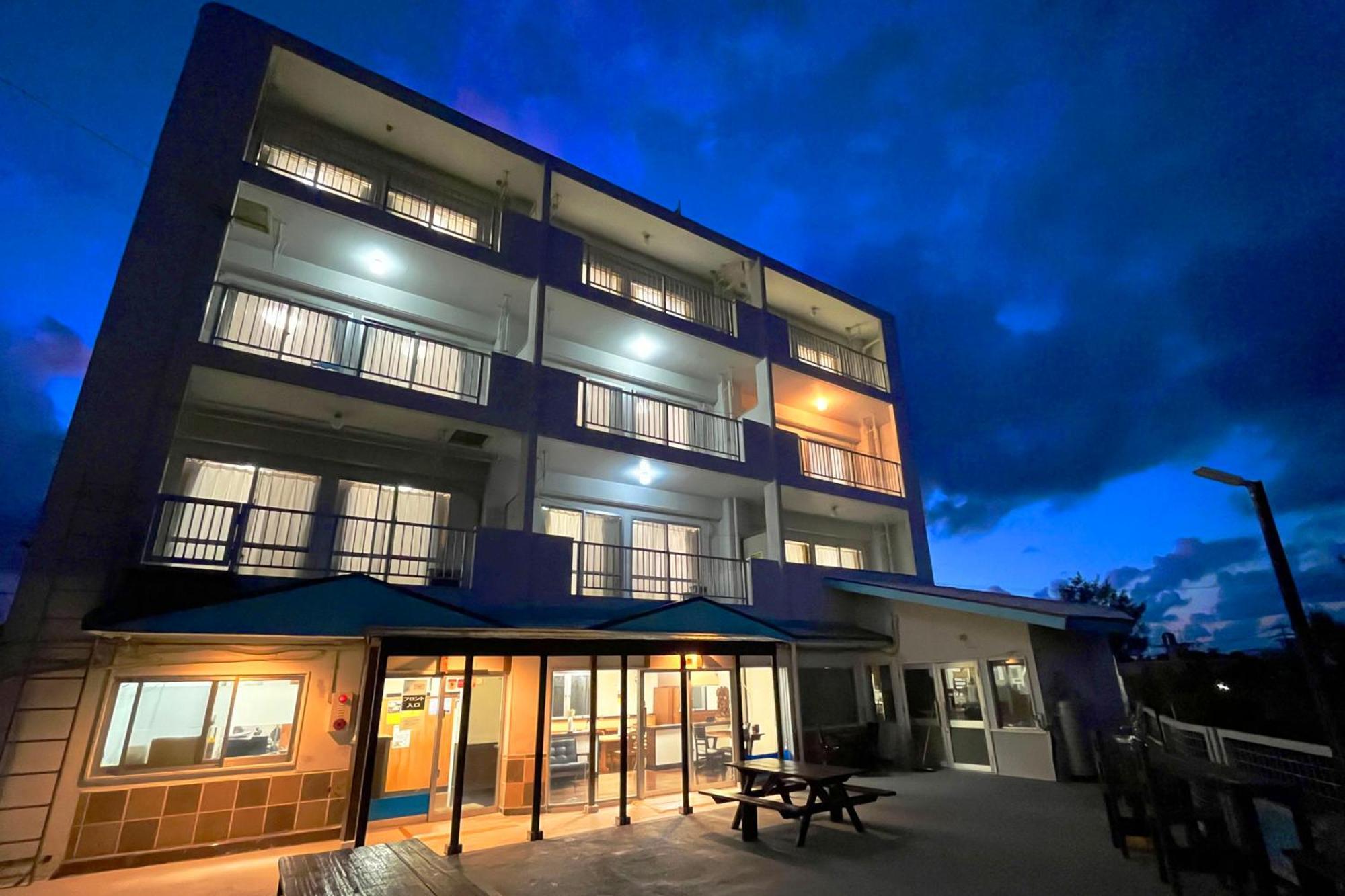 Crystal Inn Onna Exteriér fotografie